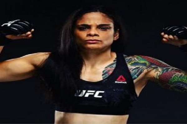 ‘Livinha’ Souza se enfrenta a ex campeona del UFC en busca del top 15 del peso paja