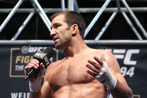 Rockhold planea ‘saltarse la fila’ hasta el cinturón de los semi-pesados de la UFC