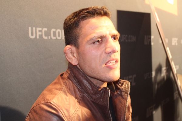 Dos Anjos revela que UFC llegó a ofrecerle pelea contra Nick Diaz antes de Lee