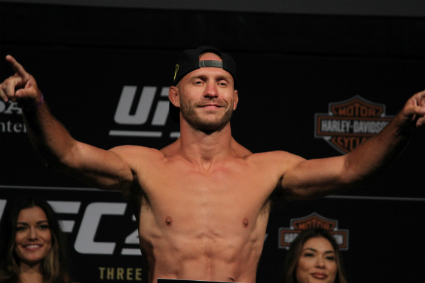 Sin McGregor, Cerrone enfrenta a Iaquinta en el UFC Ottawa, dice portal web