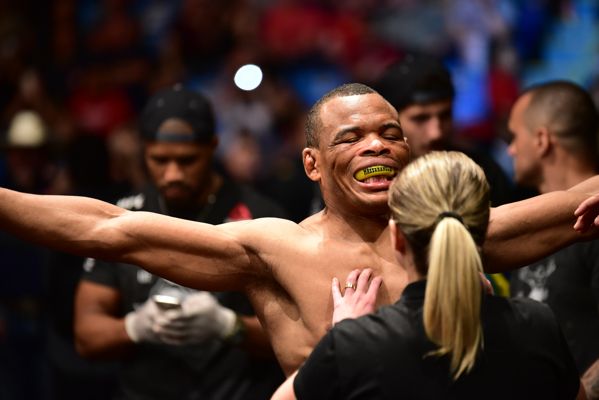 Retirado a última hora del UFC Rio, ‘Massaranduba’ vuelva al octágono en julio