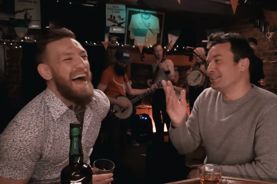 McGregor bebe y canta durante grabación en bar de Nueva York; véalo
