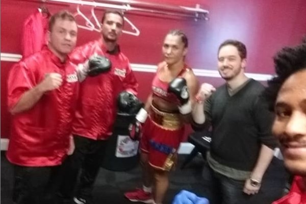 Rose Volante pierde título mundial de boxeo en pelea con tres cinturones en juego