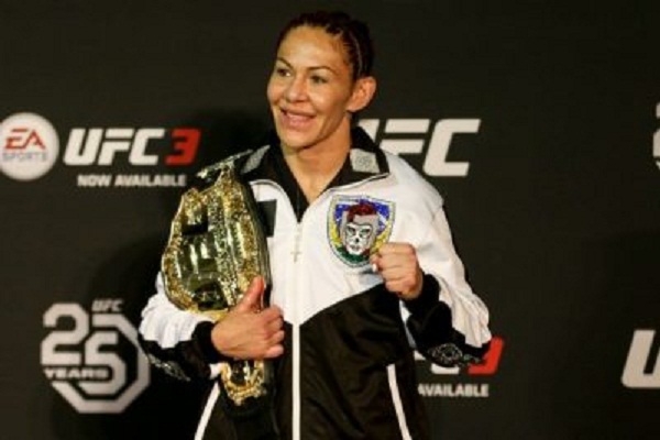 ‘Cyborg’ pide respeto de la UFC y muestra declaraciones prejuiciosas de Dana White y comentarista