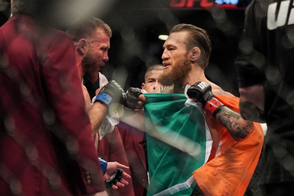 UFC premia rendimiento de cinco luchadores incluido McGregor