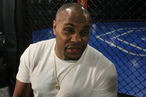 Daniel Cormier dice que solo un peso pesado puede ‘borrar’ a Jon Jones en UFC