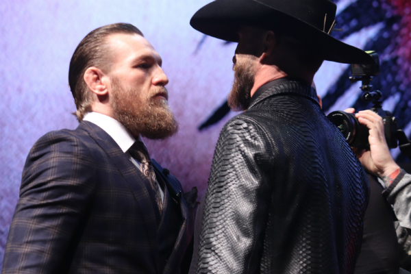 Puntual y sonriente, McGregor sorprende al no burlarse de Cerrone en conferencia de prensa de UFC