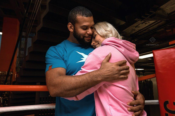 Los luchadores de la UFC Thiago ‘Marreta’ y Yana Kunitskaya se convirtieron en padres