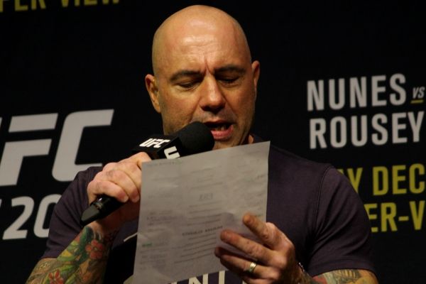Joe Rogan se niega a comentar en UFC 249 y cuestiona la permanencia del evento
