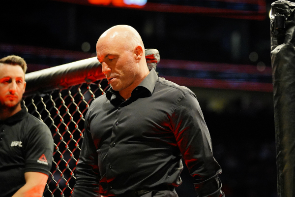 Joe Rogan cuestiona el riesgo de contaminación en cambios de los eventos de UFC