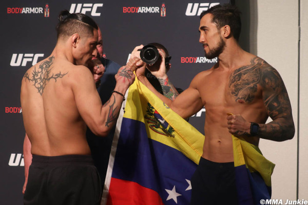 Venezolano Omar Morales mantiene su invicto en UFC