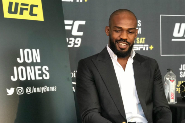Jon Jones presiona a UFC para cerrar lucha contra Ngannou: «Envía el contrato»