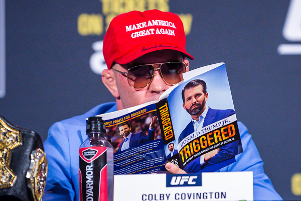 Colby Covington muestra contrato y acusa a Tyron Woodley de huir de pelea del UFC