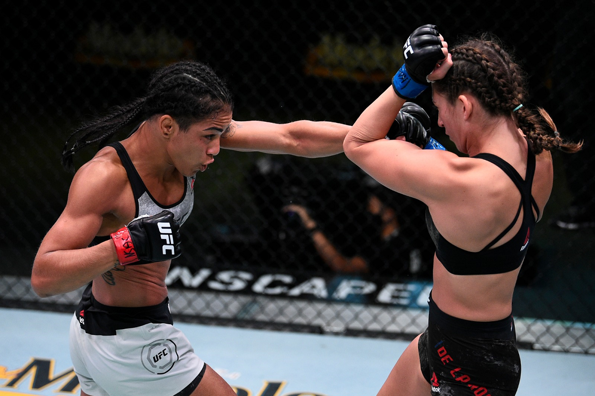 Viviane Araújo dominó y derrotó a Montana De La Rosa en UFC Las Vegas 9