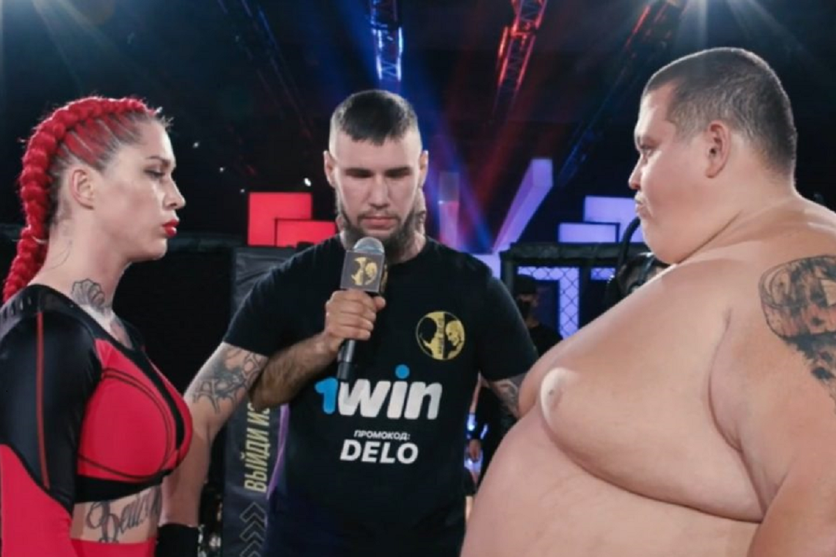 Luchadora noquea a bloguero de 529 lb en pelea de MMA
