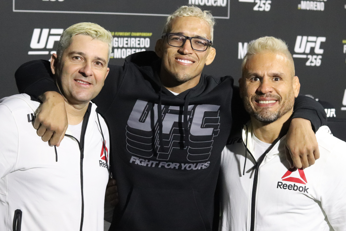 ¡Tradicion! ‘Do Bronx’ y equipo repiten el look de sus últimas victorias en UFC 269