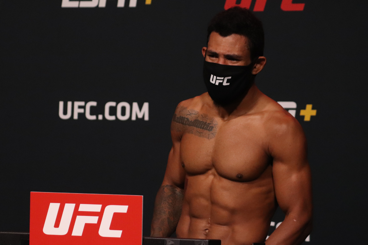 Rafael Alves exuda confianza antes de su debut en UFC: «No pasará de la segunda ronda»