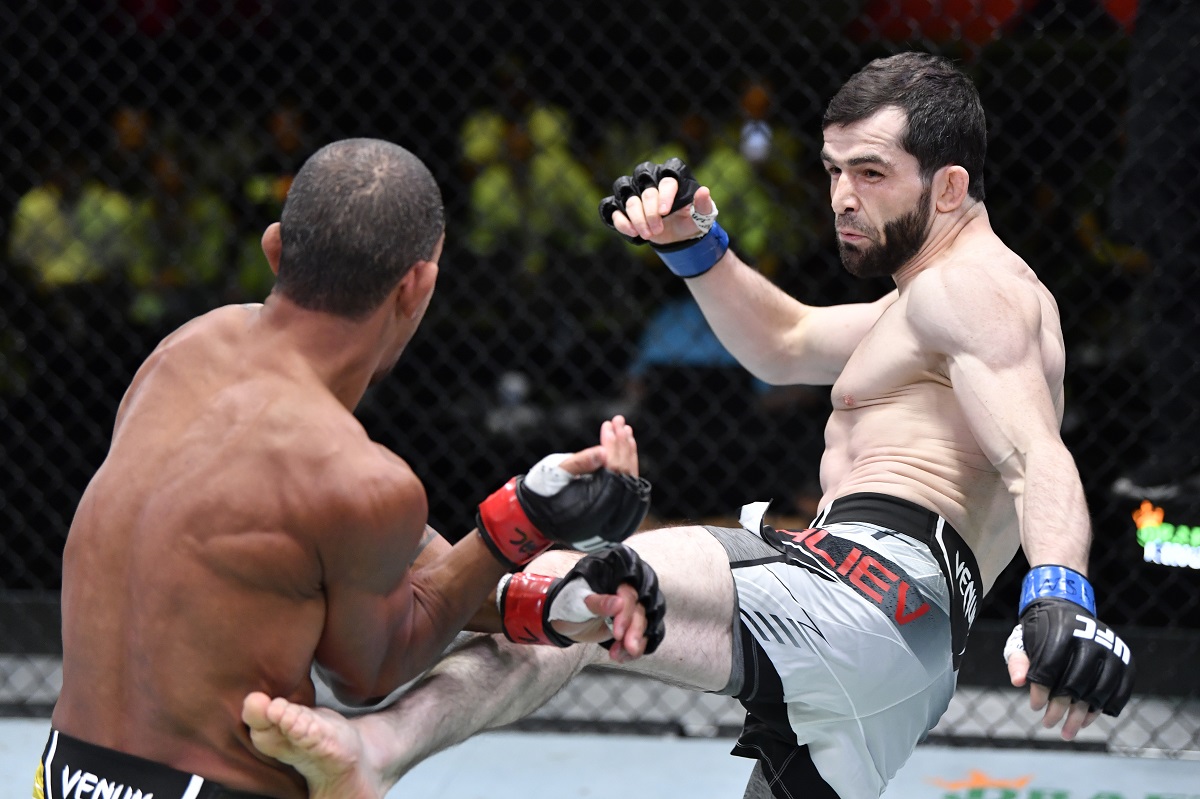 Timur Valiev celebra el bono ‘Pelea de la noche’ en la UFC: «Sueño hecho realidad»