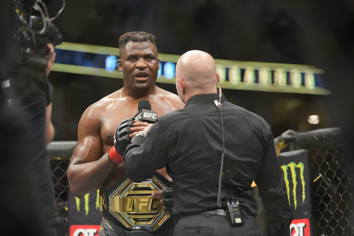 Francis Ngannou se embolsa $600 mil y lidera lista de salarios del UFC 270