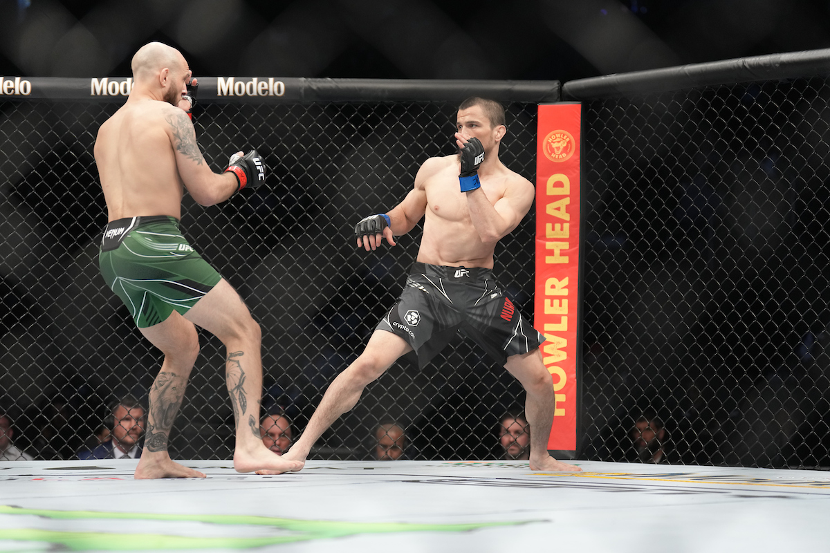 Umar Nurmagomedov destrozó a Brian Kelleher con rápida sumisión en UFC 272