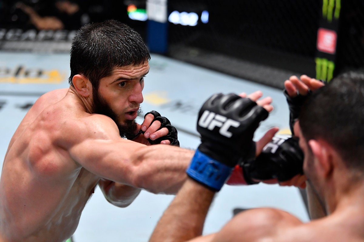 Makhachev le hace una promesa a Khabib: “Seré su primer campeón de la UFC”
