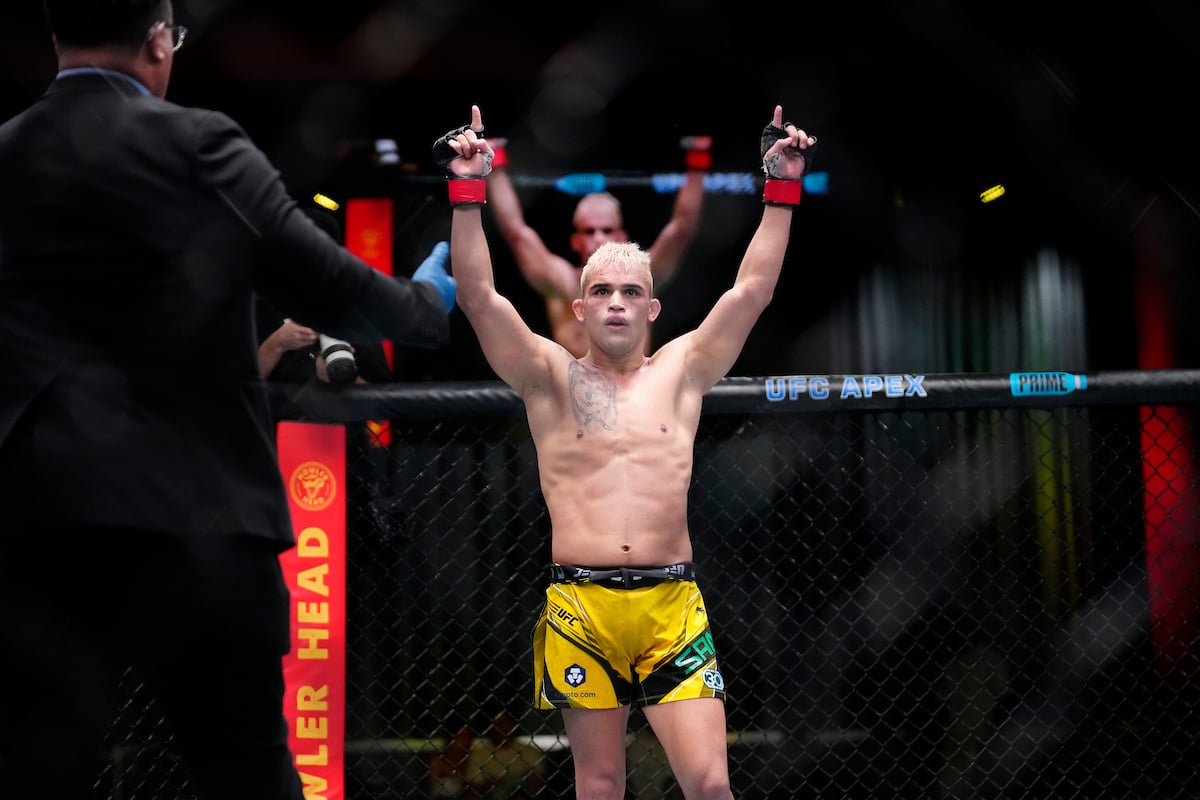 Daniel Santos domina a su rival, supera decisión polémica y gana en UFC Las Vegas 74