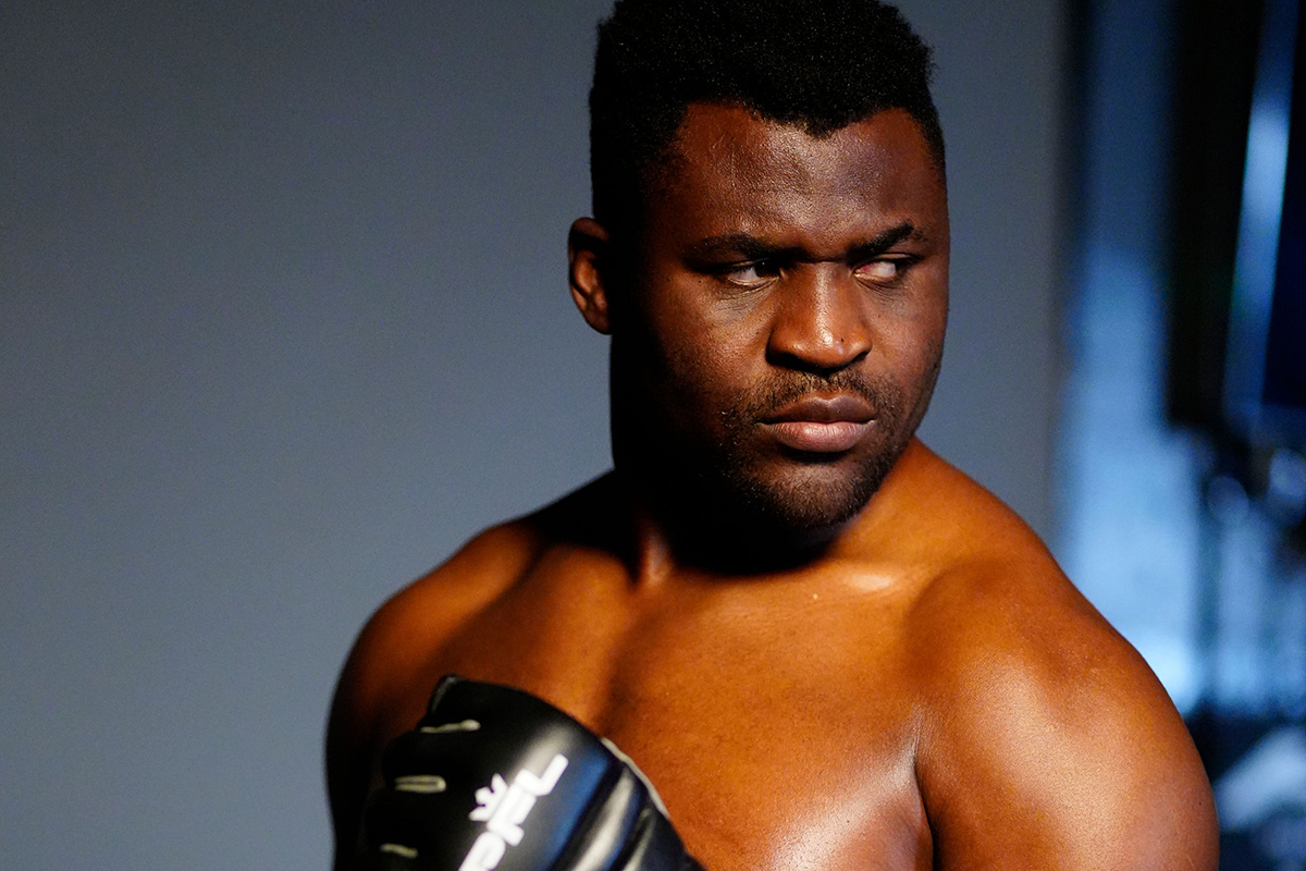 Francis Ngannou muestra interés en dividir su carrera entre las MMA y el boxeo