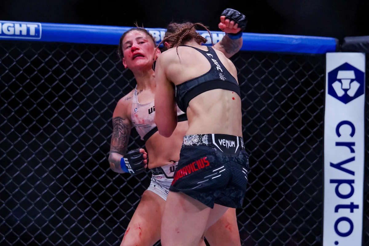 Priscila Pedrita es sometida por Jasmine Jasudavicius en UFC 297