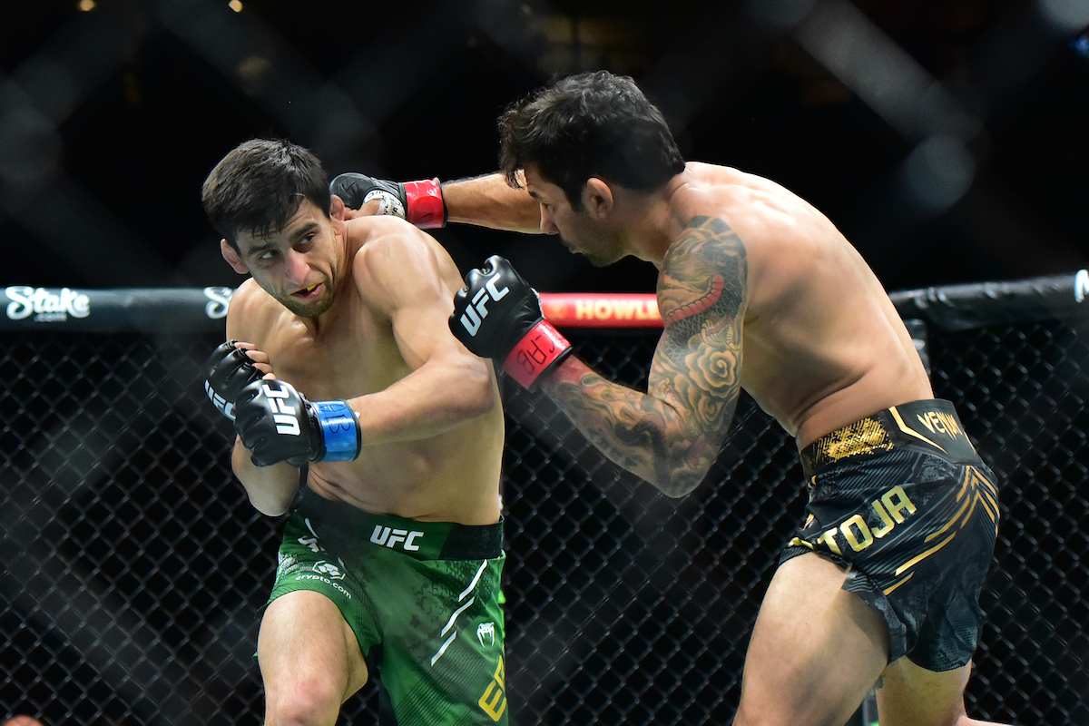 Alexandre Pantoja defendió con éxito su título de peso mosca en UFC Río
