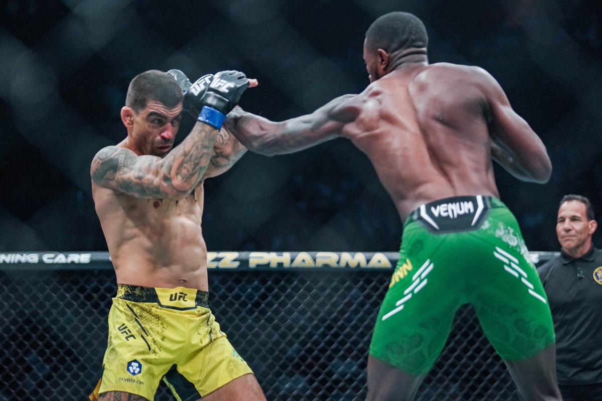 Zaleski Dos Santos cae ante Randy Brown en UFC 302