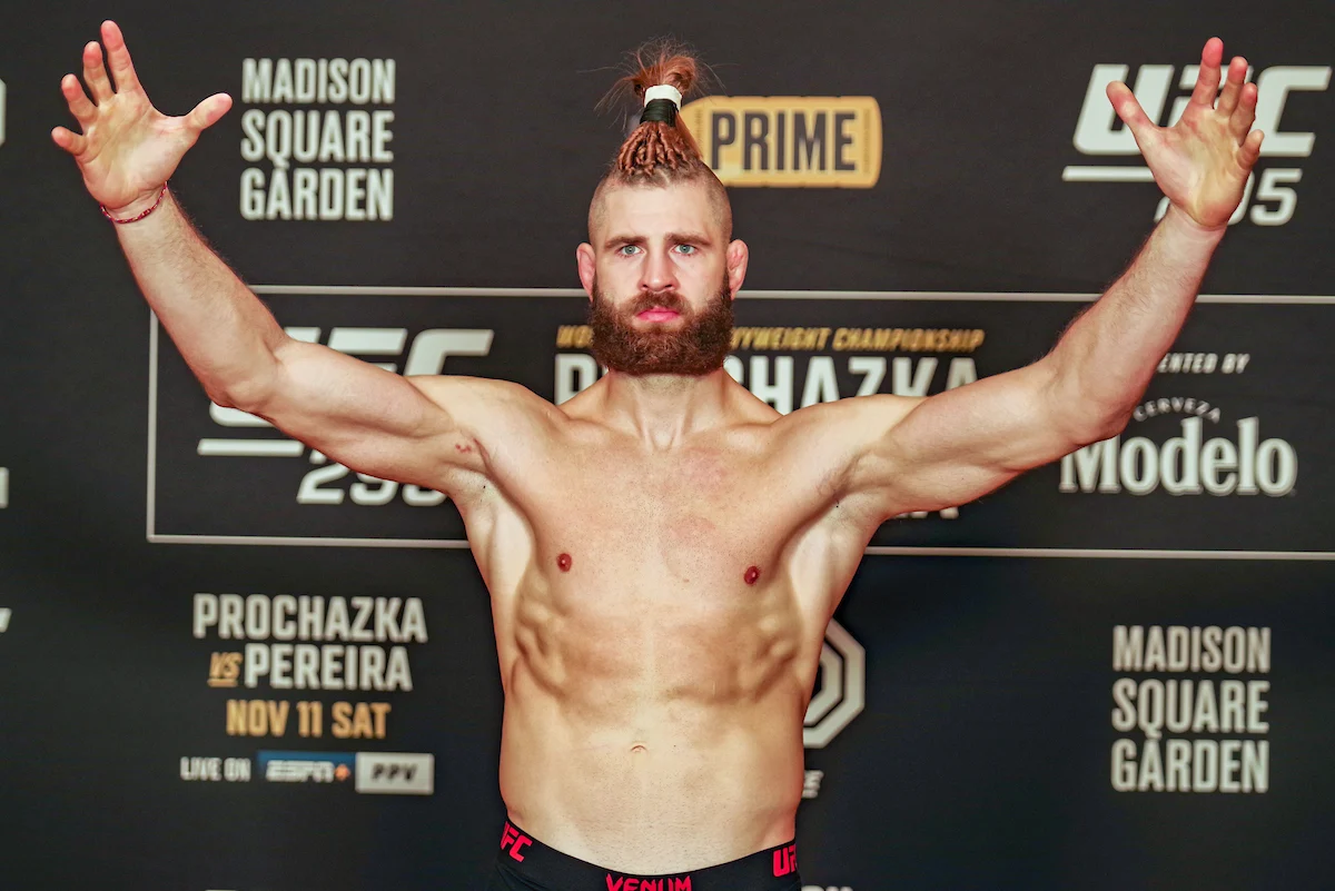 Jiri Prochazka elogia batalla de Alex Pereira y Khalil Rountree en UFC 307