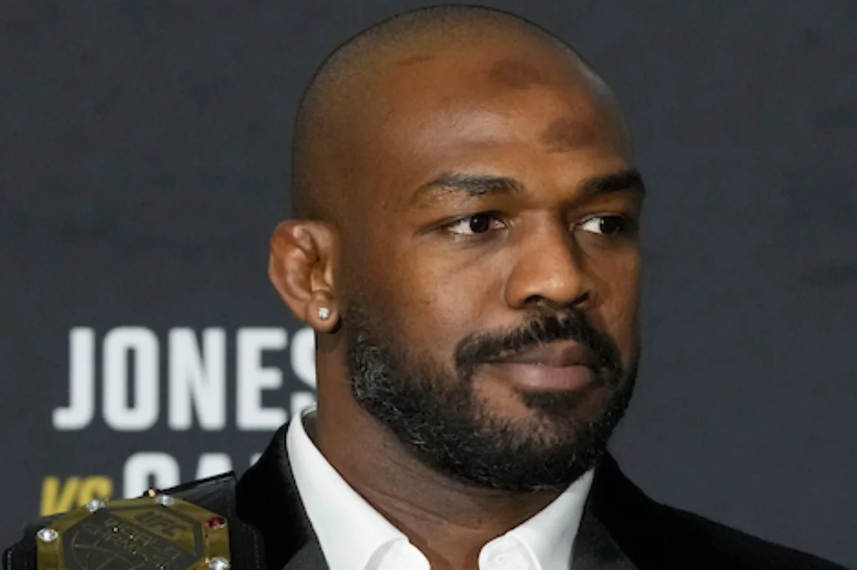 Jon Jones resta importancia a la amenaza de Tom Aspinall y lo compara con Johnny Walker en UFC