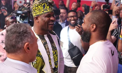 Francis-Ngannou-superpelea-Jon-Jones