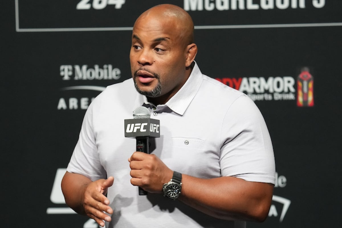 ¿Vida fácil? Cormier critica el nivel de Almeida al proyectar el futuro de Aspinall en la UFC