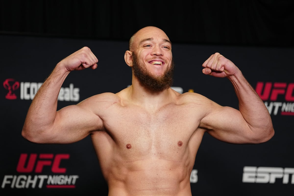 valter-walker-sorri-pesagem-ufc